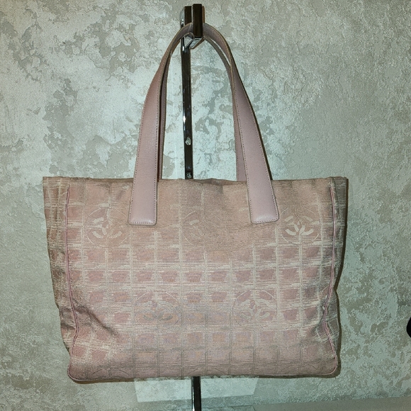 CHANEL Handbags - CHANEL Pink Tote Bag With COA